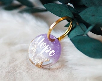 Tiermarke Personalisiert 'Lilac' Rund - Anhänger aus Kunstharz/Resin - Geschenkidee für Tierliebhaber - Hundemarke