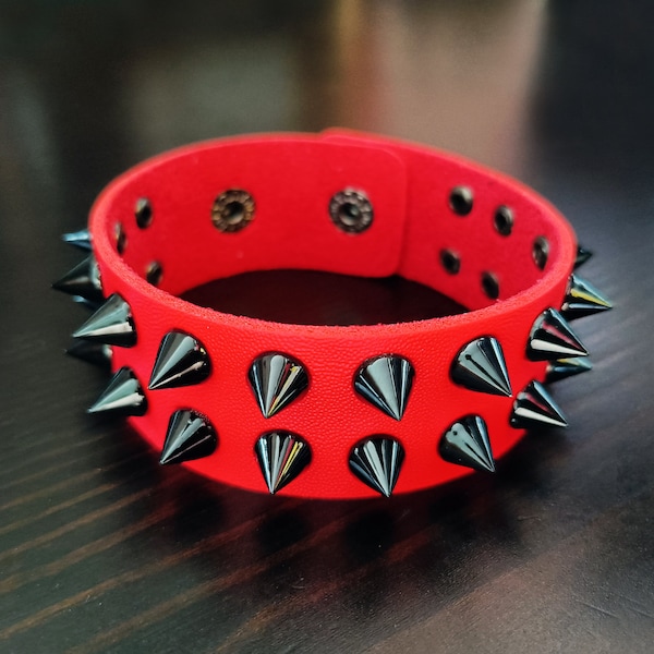 Punk Rot Leder Spike Armband: Grunge Handgelenk Manschette