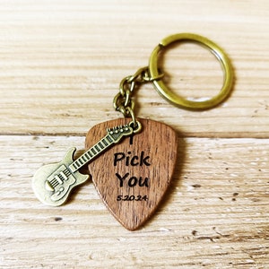 Custom Wood Guitar Pick Vintage Keychain - Personalized Guitar Pick - Guitarist Gift - I pick you - Personalized Gift - Gift for Fathers Day