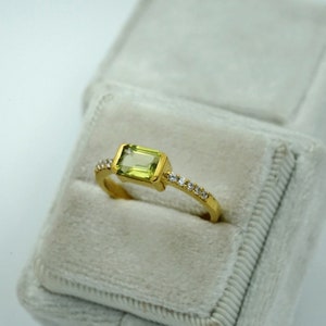 Peridot Ring-14k Yellow Gold RIng-Peridot baguette Ring-Art deco ring-Ring For Women-August birthstone-Anniversary Ring-Statement Ring