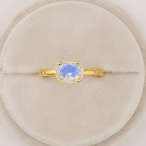 Moonstone Ring-14k Gold Ring Engagement Ring-Statement-Solitaire Ring-Oval Moonstone-Wedding Ring-Sterling Silver Moonstone Ring-Dainty Ring