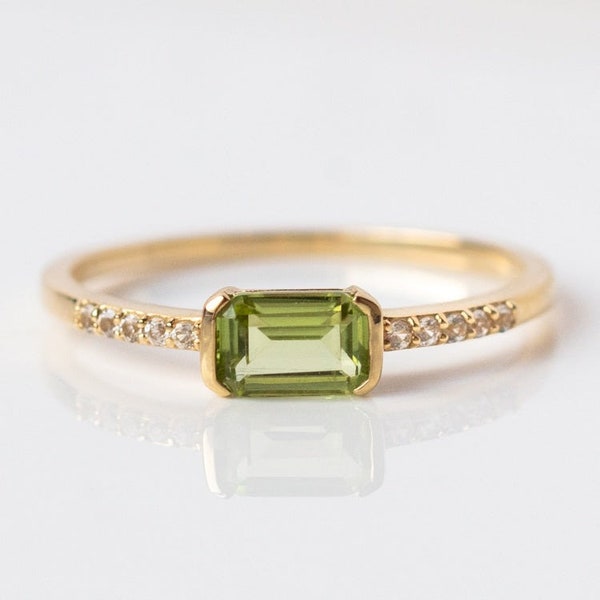 Peridot Ring-14k Solid Gold Ring-Peridot baguette Ring-Art deco ring-Silver ring-Minimalist ring-Engagement Ring-Ring for women-Vintage ring