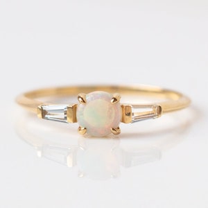 Opal Ring-14K Solid Gold Ring-minimalist ring-Dainty Opal Ring- Silver Ring-ring for women-Engagement Ring-Fire Opal Ring-Anniversary Ring