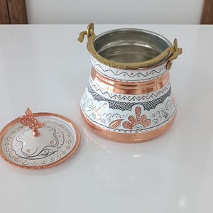 Seau en cuivre élégant avec couvercle, bol floral turc fabriqué à la main, cadeau unique pour la maison rustique, cadeau d&#39;anniversaire pour elle, cadeau de pendaison de crémaillère