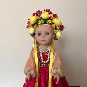 Poupée ukrainienne en rouge et or, couronne faite main, vêtements amovibles, poupée décorative faite main, art de poupée, cadeau d'anniversaire unique, décoration