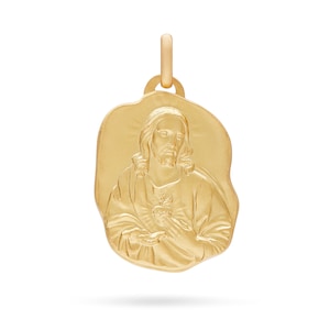 Könnte beinhalten: Ein goldener Anhänger mit einem detaillierten Bild von Jesus Christus mit offenem Herzen, einem traditionellen religiösen Symbol.