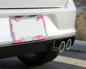 Cadre de plaque d'immatriculation en métal rose à motif hibiscus tropical | Accessoire floral pour voiture