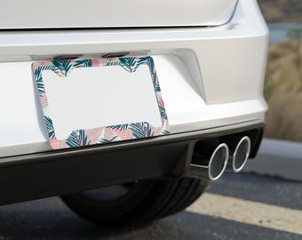 Marco de matrícula metálico con diseño de hojas de palmera tropical / Patrón de hojas rosa y verde azulado