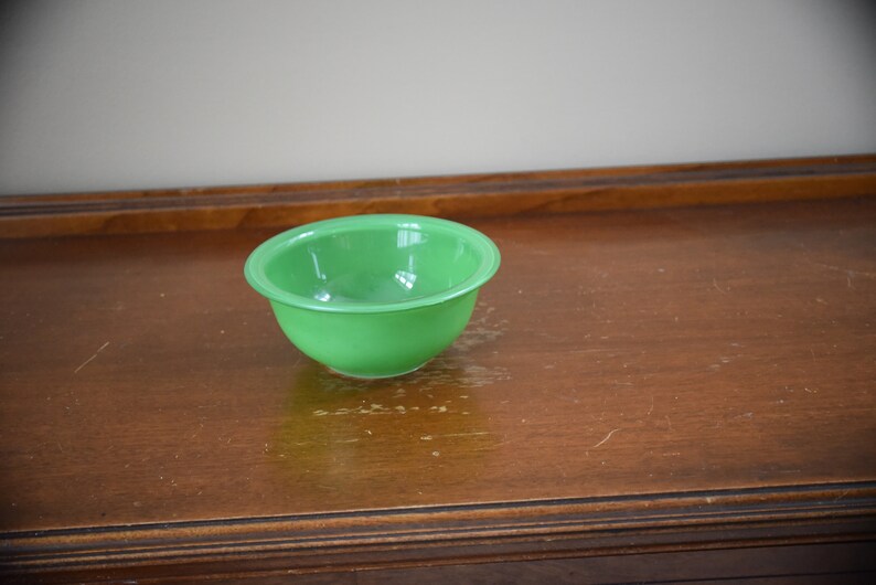 Vintage PYREX Green / Primary Color 1ltr Glass Bottom Mixing / Serving Bowl No. 322 1 Liter Glass Bowl image 2