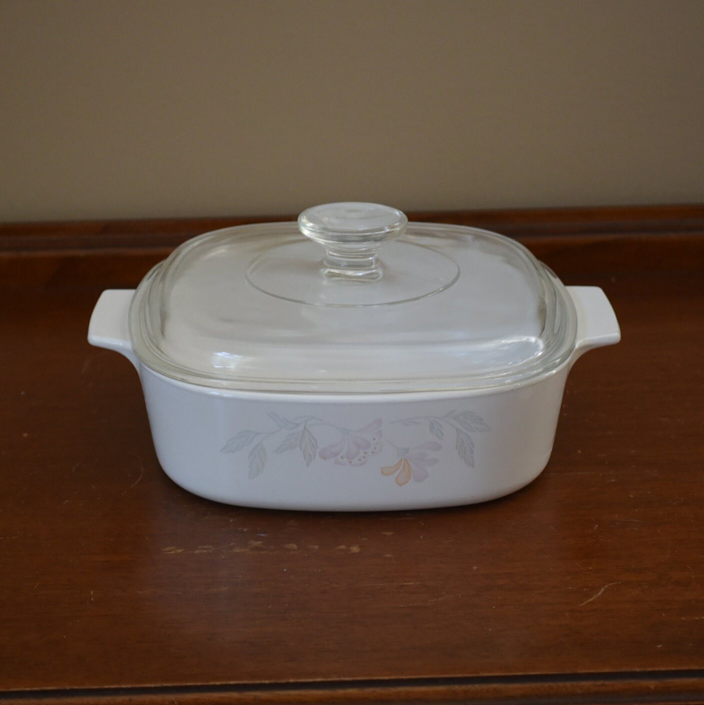 Butterscotch With White Lid Corning Ware 2 1/2 QT Dutch Oven With