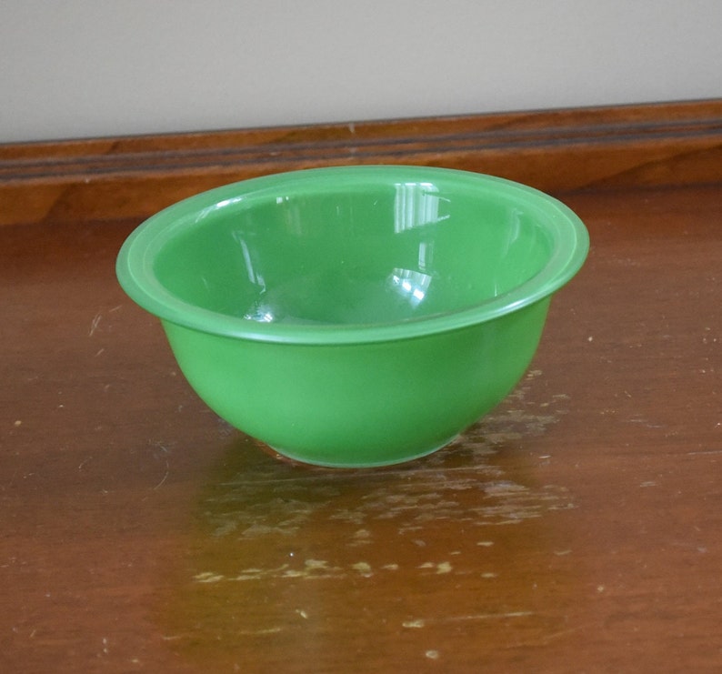 Vintage PYREX Green / Primary Color 1ltr Glass Bottom Mixing / Serving Bowl No. 322 1 Liter Glass Bowl image 1