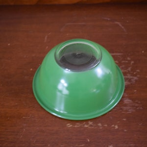 Vintage PYREX Green / Primary Color 1ltr Glass Bottom Mixing / Serving Bowl No. 322 1 Liter Glass Bowl image 4