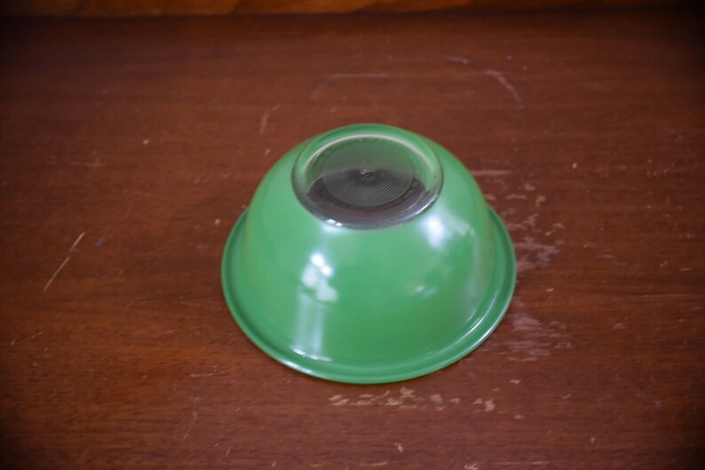 Vintage PYREX Green / Primary Color 1ltr Glass Bottom Mixing / Serving Bowl No. 322 1 Liter Glass Bowl image 4