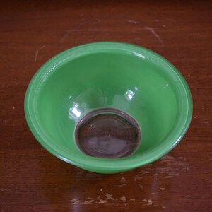 Vintage PYREX Green / Primary Color 1ltr Glass Bottom Mixing / Serving Bowl No. 322 1 Liter Glass Bowl image 3