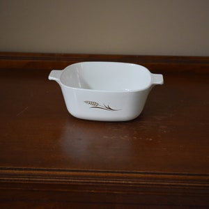 Vintage Corning / Corning Ware / Corning W-1.5-B Wheat 1.5 quart Casserole / Baking Dish