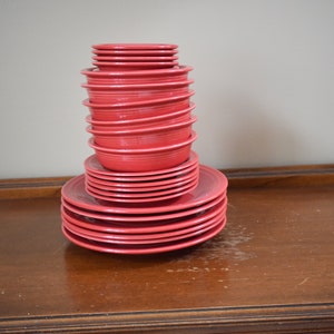 Vintage 24 Piece Red Fiesta Dining Set Includes: 6 X Dinner Plates