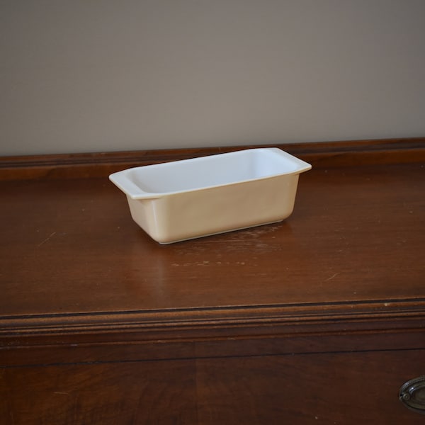 Rare Vintage Pyrex 813 Bread Pan / Baking Pan / Meatloaf Pan in Butterscotch Dimensions 8.5" x 4.5" x 2.5"