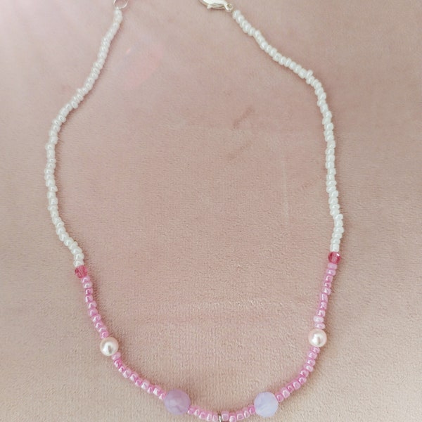 Collier de perles avec pendentif lune