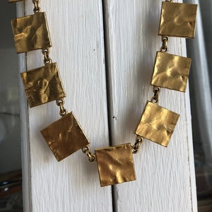 Biche de Bere: very pretty vintage brutalist necklace from the famous French designer Nelly Biche de Bere, necklace with golden squares