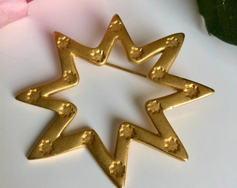 Lancôme: pretty vintage gold brooch, gold star brooch from the Lancôme Paris brand, gold-plated brooch from the French house Lancôme Paris