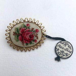 Beautiful vintage gold brooch with an embroidered rose from the Petit-Point brand, vintage flower brooch, vintage brooch with embroidery