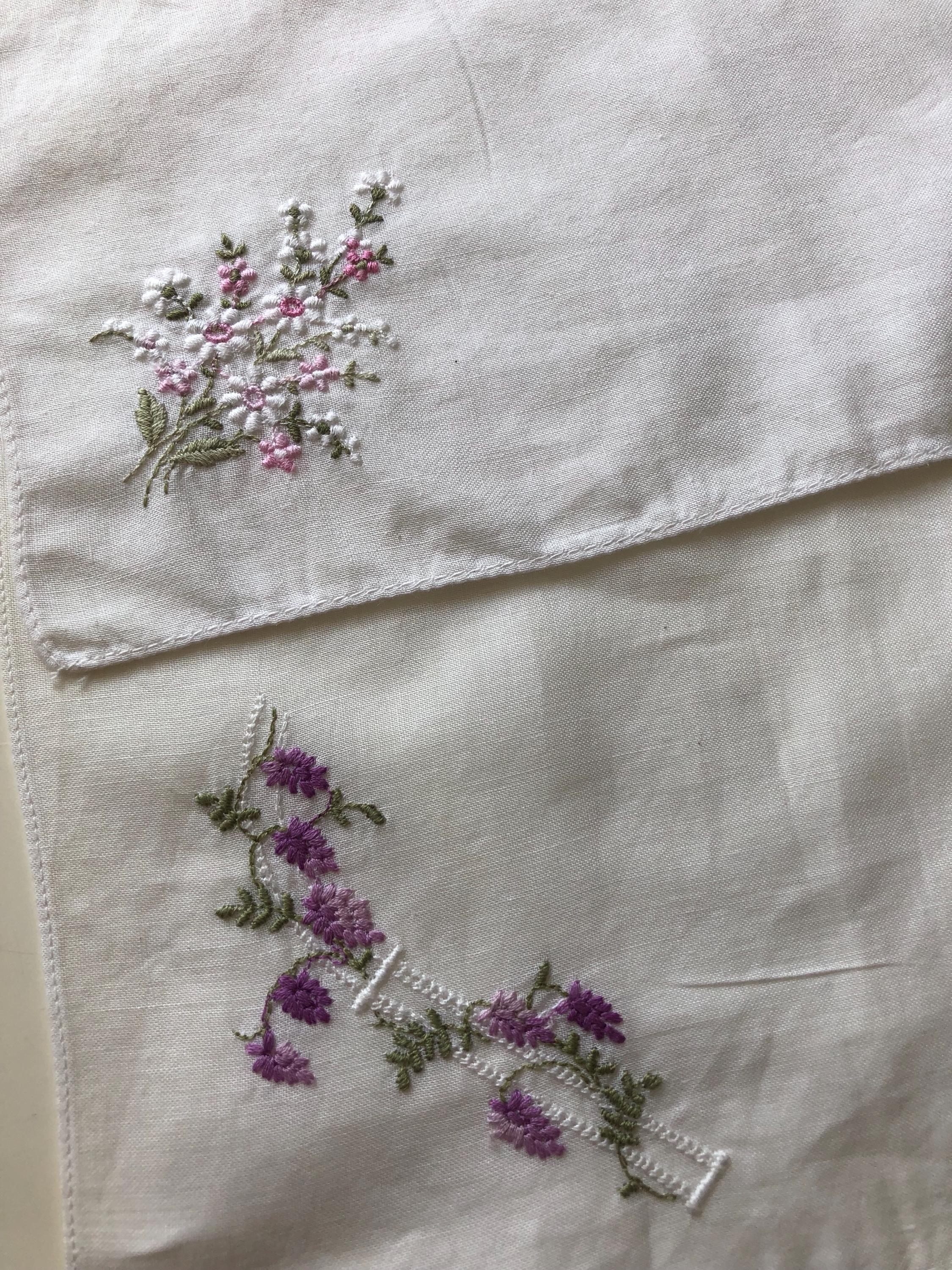Lot De 2 Mouchoirs Anciens En Coton Et Dentelle - Broderie De Cerfs - Vintage
