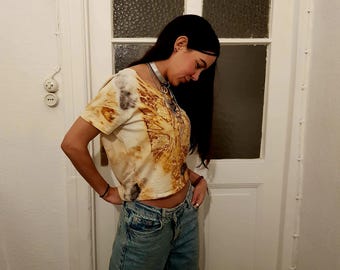 Rostgefärbtes Crop-T-Shirt, nachhaltig hergestellt in unserem Berliner Studio.