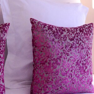 Coussin décoratif déhoussable motifs baroques en velour rose avec rembourrage imagem 5