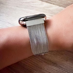 Elegant Stainless Steel Apple Watch Band: Adjustable Secure Clasp