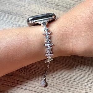 Silver Crystal Floral Apple Watch Band: Elegant Jewelry Bracelet