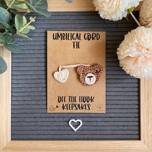 Teddy Bear Umbilical Cord Tie Keepsake with Heart Crochet - Unisex baby shower gift - New baby - Eco friendly - Birth announcement