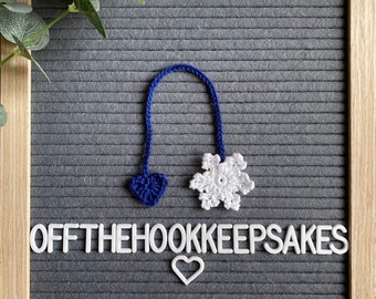 Snowflake Winter Umbilical Cord Tie Keepsake with Heart Crochet - Unisex baby shower gift - New baby - Eco friendly - Birth announcement