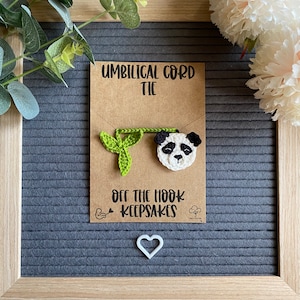 Panda Bear Umbilical Cord Tie Keepsake with Heart Crochet - Unisex baby shower gift - New baby - Eco friendly - Birth announcement