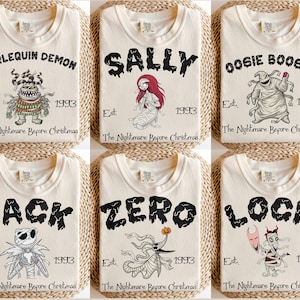 K&ouml;nnte beinhalten: Cremefarbene T-Shirts mit Charakteren aus "The Nightmare Before Christmas". Jedes Shirt zeigt einen Charakternamen in Schwarz, eine entsprechende Illustration und den Text "Est. 1993". Charaktere sind Harlequin Demon, Sally, Oogie Boogie, Jack, Zero und Lock.