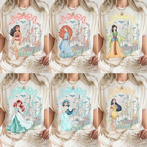 Op de afbeelding: Een rustiek houten bord met de tekst "Welcome to our home" in witte letters. Het bord heeft een verweerde afwerking, perfect voor entree decoratie.