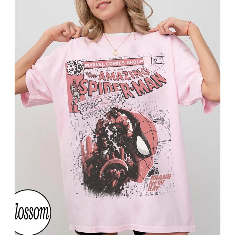 The Amazing Spiderman Shirt, Retro Marvel Spider-Man, Retro Comics Book Cover Tee, MCU Fans Disneyland Family Vacation Holiday bild 3