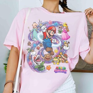 K&ouml;nnte beinhalten: Rustikales Holzschild mit dem Text "Welcome to our porch" in wei&szlig;er Schrift. Das Schild hat eine verwitterte Oberfl&auml;che und ein schlichtes, einladendes Design, ideal f&uuml;r die Au&szlig;endekoration.