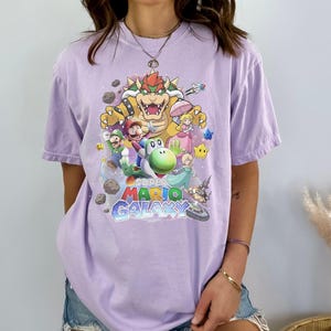 K&ouml;nnte beinhalten: Ein Set aus drei Keramikbechern mit gesprenkelter, matter Oberfl&auml;che. Die Becher sind in den Farbt&ouml;nen Creme, Hellgrau und Dunkelgrau gehalten. Jeder Becher hat ein schlichtes, minimalistisches Design und einen abgerundeten Henkel. Die Becher sind aufeinander gestapelt.