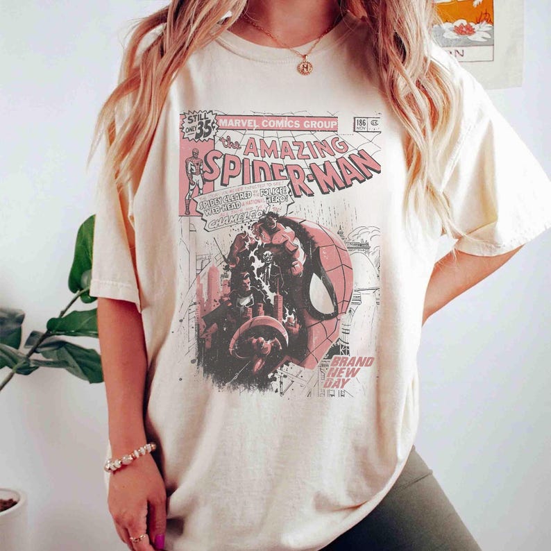 The Amazing Spiderman Shirt, Retro Marvel Spider-Man, Retro Comics Book Cover Tee, MCU Fans Disneyland Family Vacation Holiday bild 1