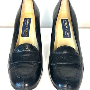 Vintage Enrico Gori Tillverkade i Italien Svarta Läderloafers med Klack | 90-tals Grova Pumps med Blockklack | Klassisk Minimalistisk Stil