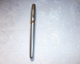 Vintage Fountain Pen  - Parker Sonnet Series Silver Gold Plated M-nib  Rare.