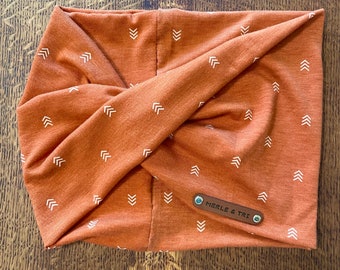 Écharpe torsadée « Harlow » pour chien en tricot athlétique et confortable pour animal de compagnie