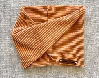Écharpe infinity pour chien « Orange » Écharpe torsadée en tricot côtelé confortable, collier pour animal de compagnie
