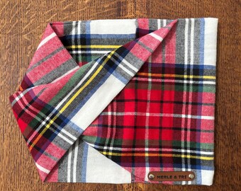Écharpe infinity pour chien « Poinsettia » Écharpe torsadée en flanelle écossaise confortable, collier pour animal de compagnie