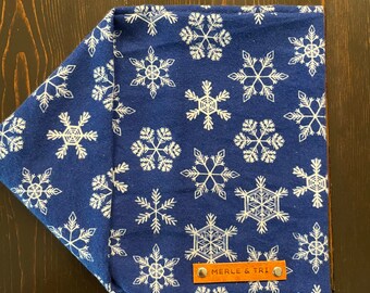 Écharpe infinity pour chien « Frosted » Écharpe torsadée en flanelle confortable, collier pour animal de compagnie