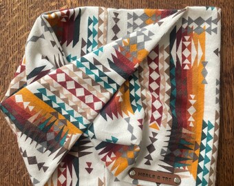 Écharpe torsadée « Santa Fe » pour chien en flanelle aztèque confortable, collier pour animal de compagnie