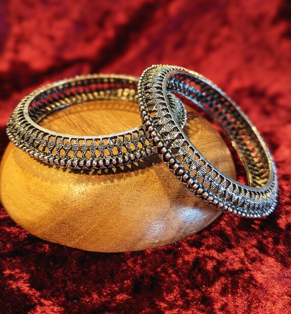 Buy Black Pearl Bangle Set Kundan Bangles Set Wedding Jewelry Festive Bangles Bangles Set for Gifts Indian Bangles Bangles Set Online in India Etsy
