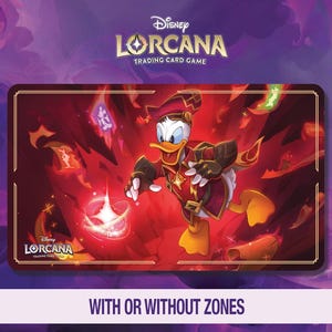Puede incluir: Una alfombrilla de juego de cartas coleccionables de Disney Lorcana con el Pato Donald con un atuendo burdeos y dorado sobre un fondo rojo fuego. La alfombrilla tiene el logotipo de Disney Lorcana y el texto "WITH OR WITHOUT ZONES".