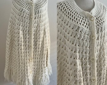 Poncho en tricot blanc