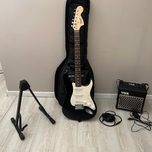 Guitar Fender Squier Bullet Strat Vox DA5 Guitar Amplifier Bespeco Volume Pedal